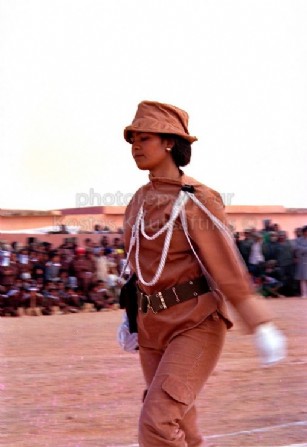 Σαχάρα Πολισάριο κορίτσι στρατιώτης παρέλαση